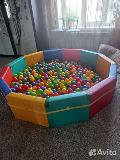 Сухой бассейн с шариками