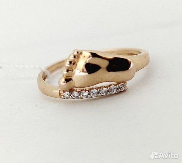 Золотое кольцо с камнем 18р