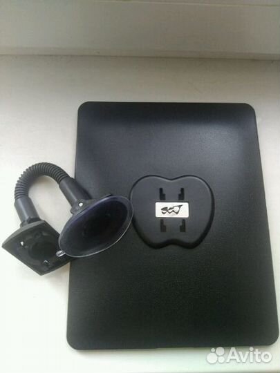 iPad автомобильный крепеж