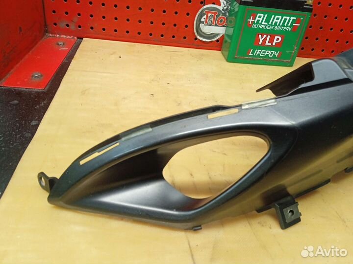 Suzuki GSX-R 1000 K5 - K6. Пластик воздуховода