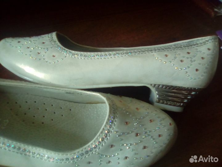 Туфли для девочки новые