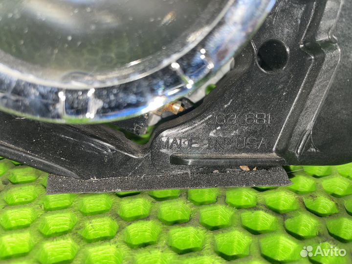 Линза фары левая Cadillac Escalade GMT900