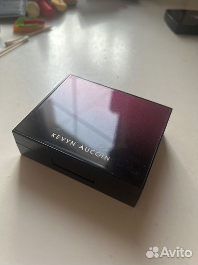 Тени kevyn aucoin