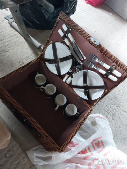 Набор посуды 4 перс: керам чашки тарелки приборы