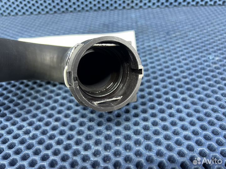 Патрубок радиатора VW Touareg NF2/FL 10-18