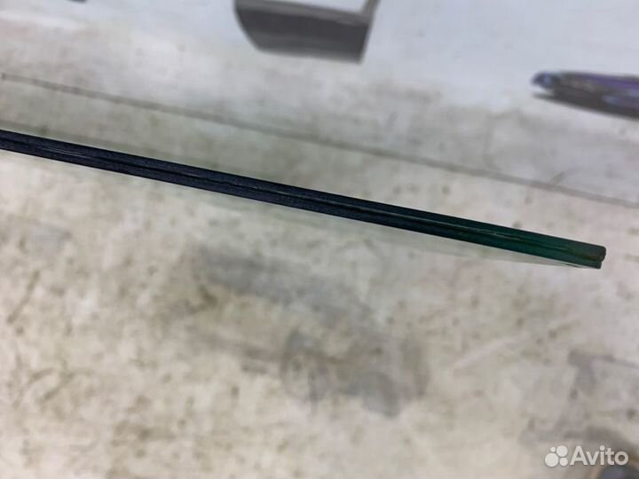 Стекло двери переднее левое Toyota Land Cruiser