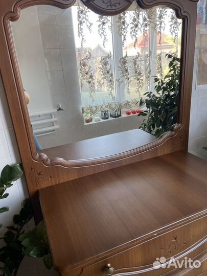 Трюмо с зеркалом