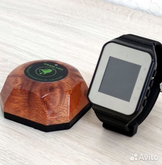 Кнопка вызова официанта с часами-пейджером