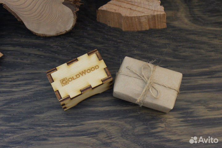 Игральные кубики из можжевельника и смолы