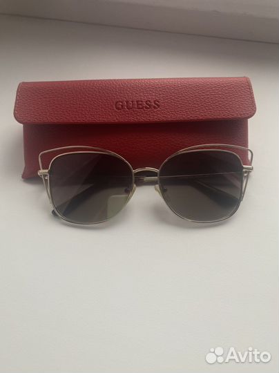 Солнцезащитные очки Guess