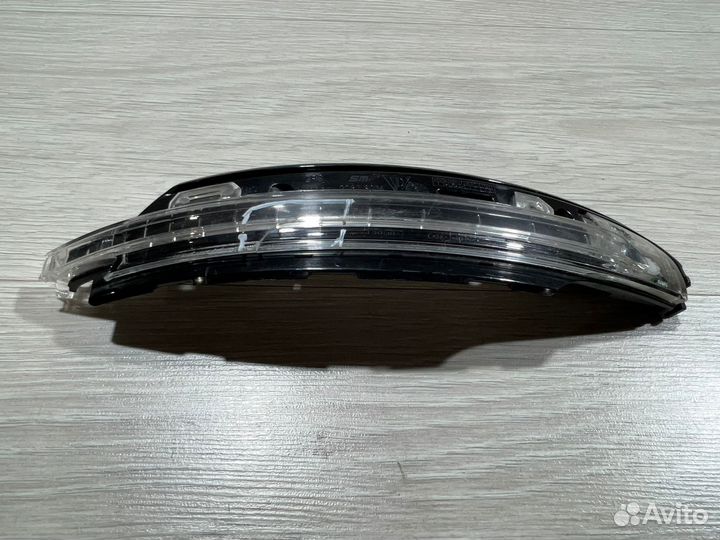 Повторитель в зеркало правый Porsche Macan