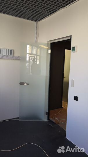 Перегородка стеклянная для офиса