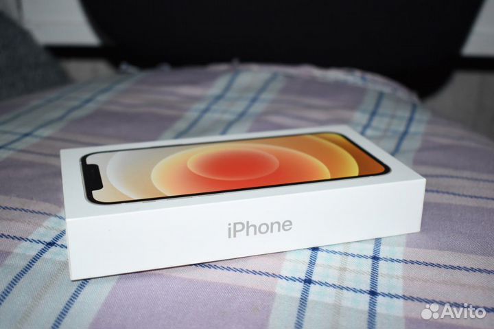 Коробка от iPhone 12