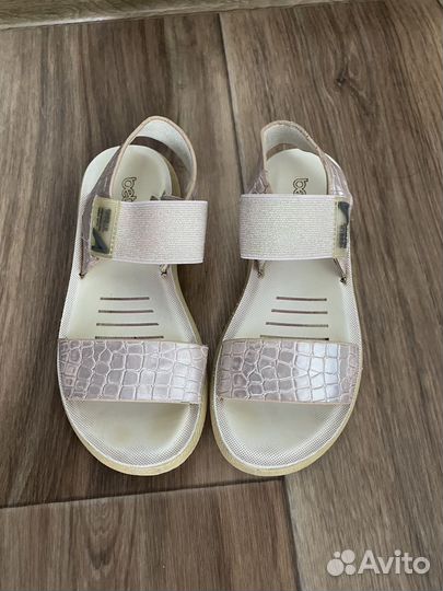 Сандалии для девочки