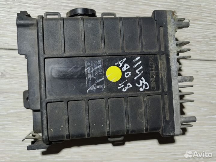 Блок управления двигателем Audi 80