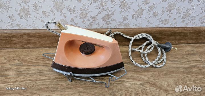 Утюг с подставкой