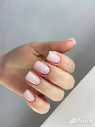 Модель на маникюр