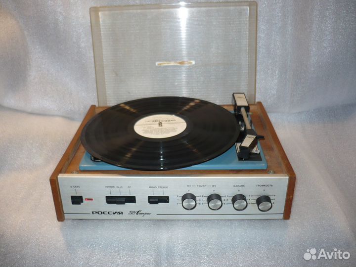 Проигрыватель винила пластинок 