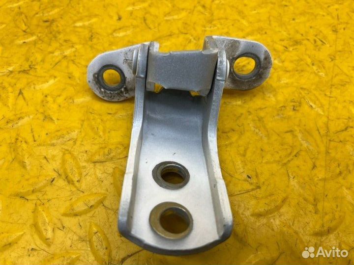 Петля двери Toyota Hilux 8 2gdftv 2017