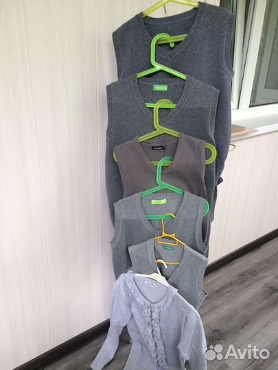 Серая школьная жилетка
