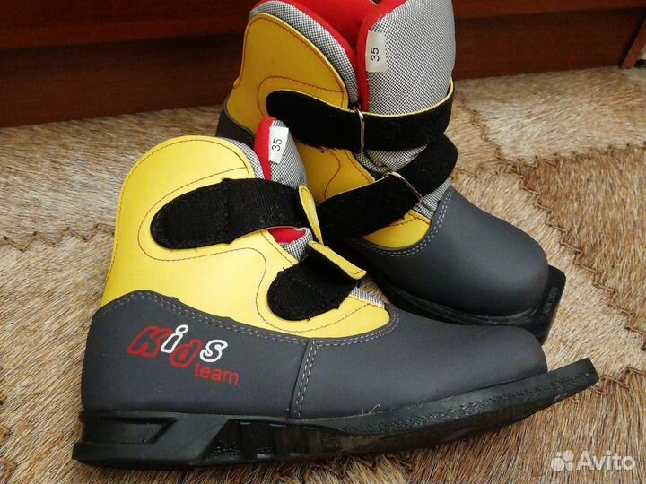 Лыжные ботинки