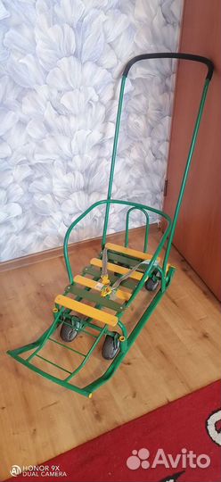 Детские санки с колесами и чехлом