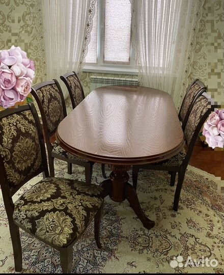 Стол и стулья