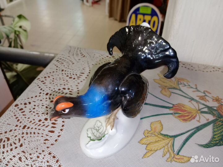 Фарфоровая статуэтка глухарь