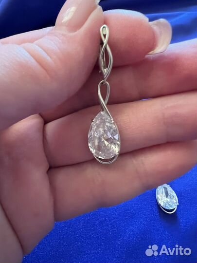 Серебряные серьги цирконом