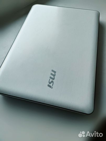Ноутбук MSI