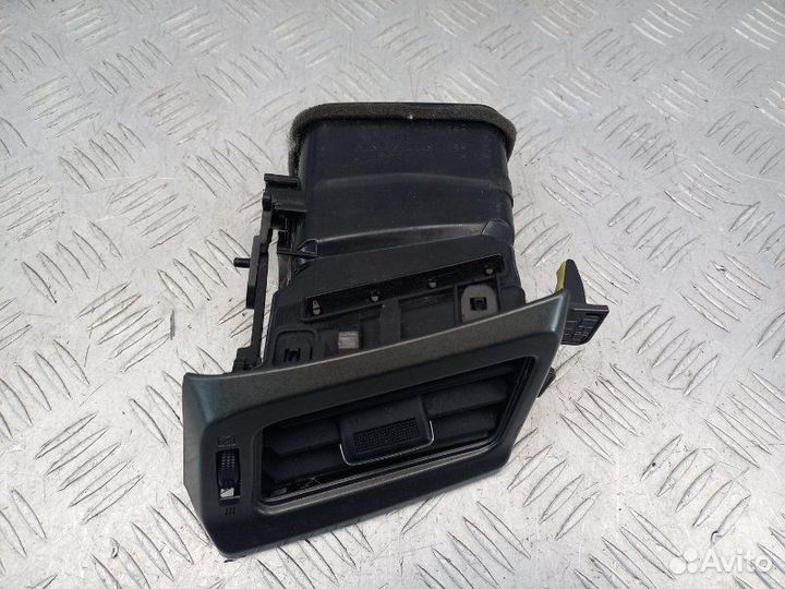 Дефлектор воздушный центральный левый Toyota Rav 4