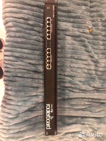 Маршрутизатор MikroTik RouterBoard RB2011iL-RM