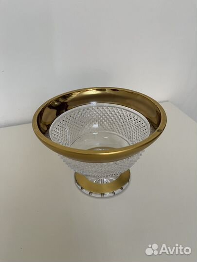 Ваза для конфет на ножке