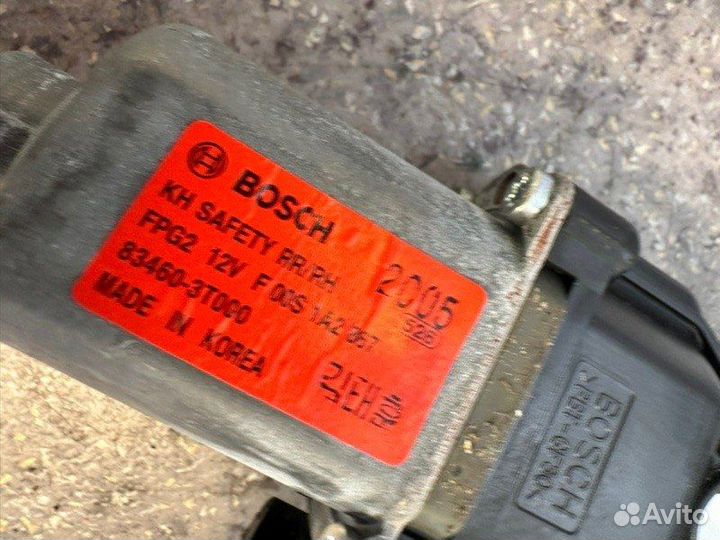 Моторчик стеклоподъёмника задний правый Kia Quoris