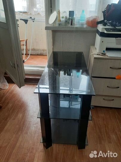 Стеклянная тумба под тв