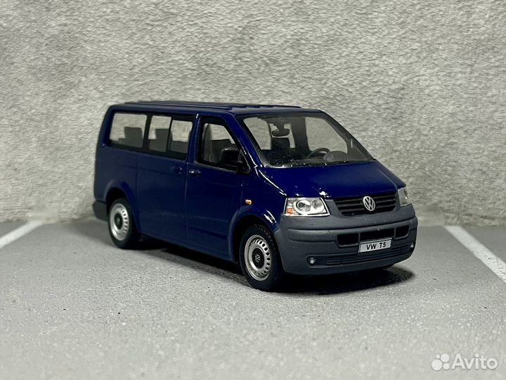 Коллекционная модель VW Transporter T5 1:43