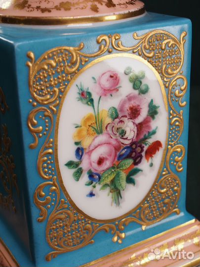 Фарфоровая вазочка для сладкого. XIX век. Европа