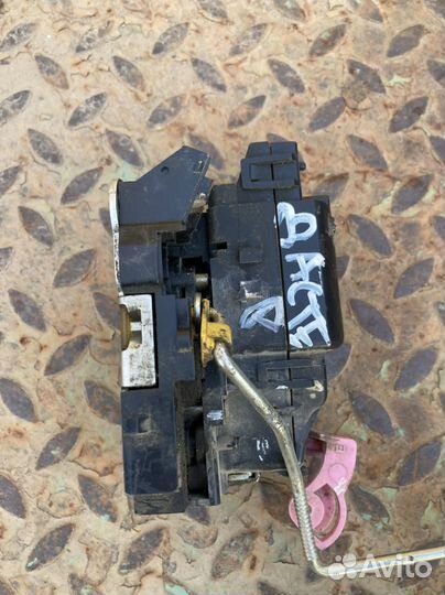 Renault duster замок двери задний левый