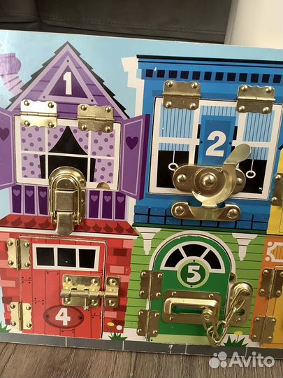 Бизиборд с замочками Melissa & Doug