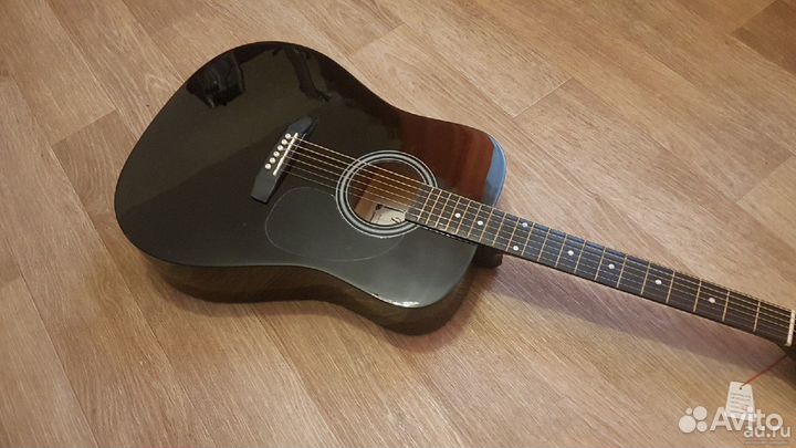 Новая гитара в наличии, ель