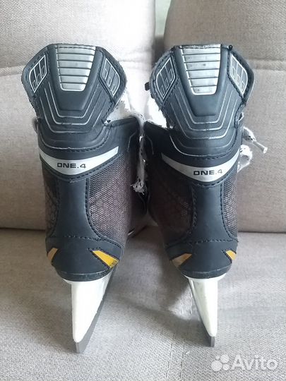 Хоккейные коньки bauer Y11r