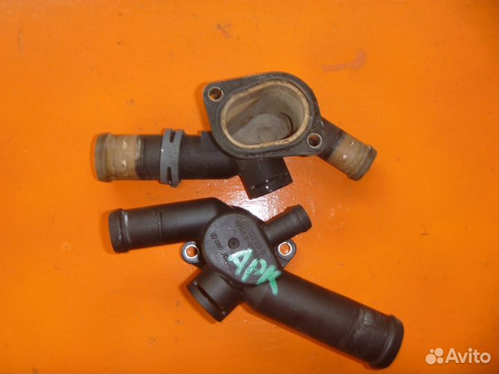 Флянец системы охлаждения VW 06A 121 133 D