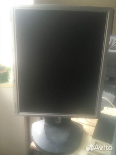 Монитор для компьютера с поворотным экраном