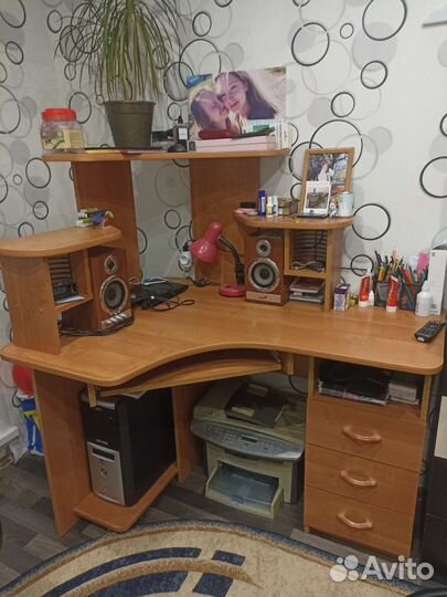 Компьютерный стол