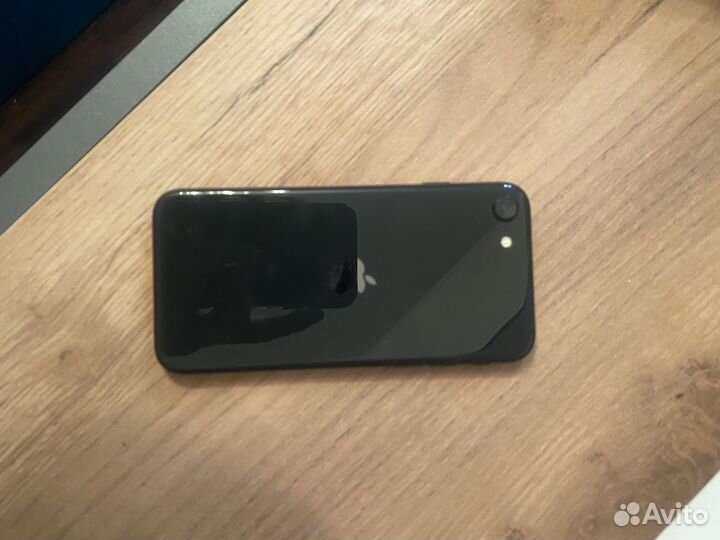 Телефон iPhone SE 2020 64gb