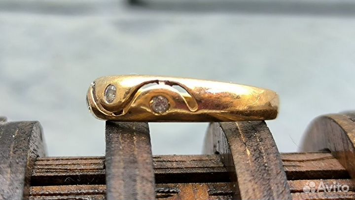 Кольцо золото 585 пробы массой 2.5 грамма (17р)