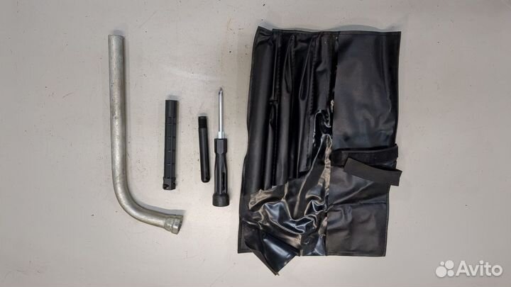 Набор инструментов штатный Audi A4 (B9), 2016