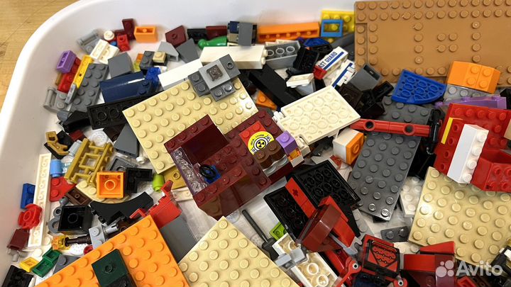 Lego россыпью 2,5 кг + пластина