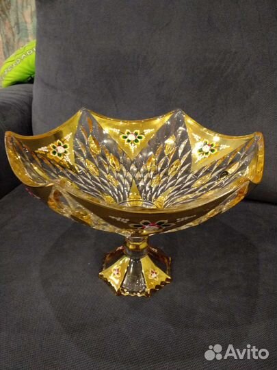 Ваза для фруктов на ножке