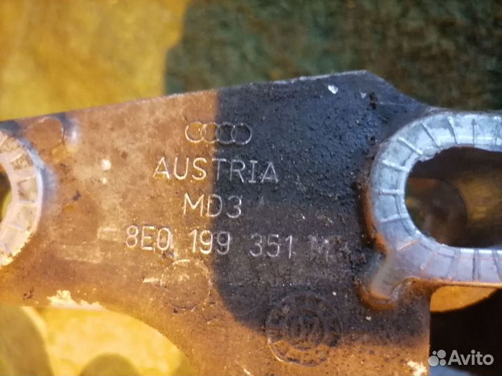 Опора двигателя (подушка двс) левая 8E0199351N Aud